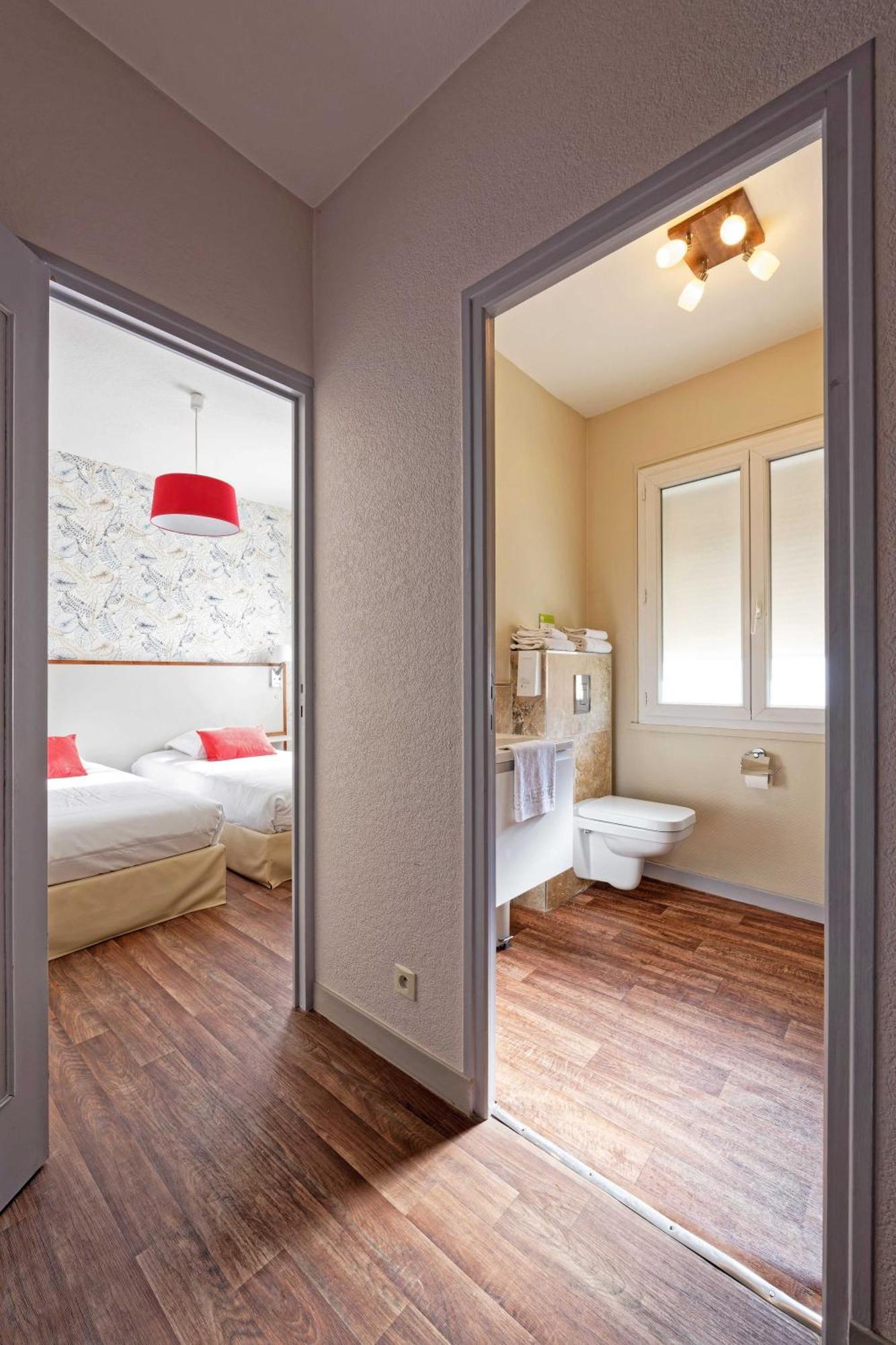 Contact Hotel Du Commerce Et Son Restaurant Cote A Cote Autun ภายนอก รูปภาพ