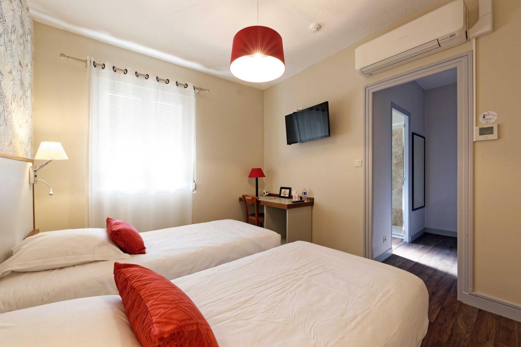 Contact Hotel Du Commerce Et Son Restaurant Cote A Cote Autun ภายนอก รูปภาพ