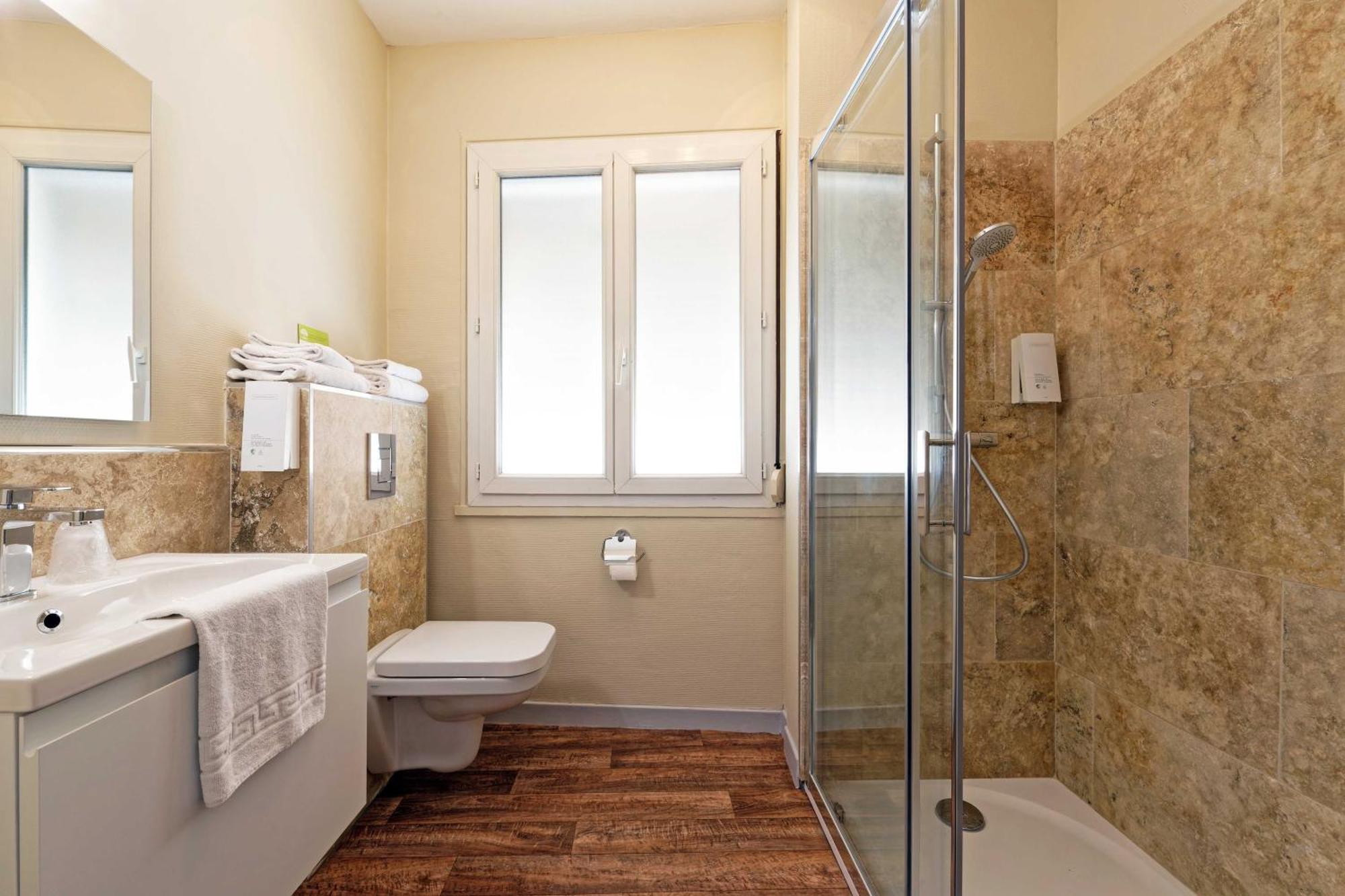 Contact Hotel Du Commerce Et Son Restaurant Cote A Cote Autun ภายนอก รูปภาพ