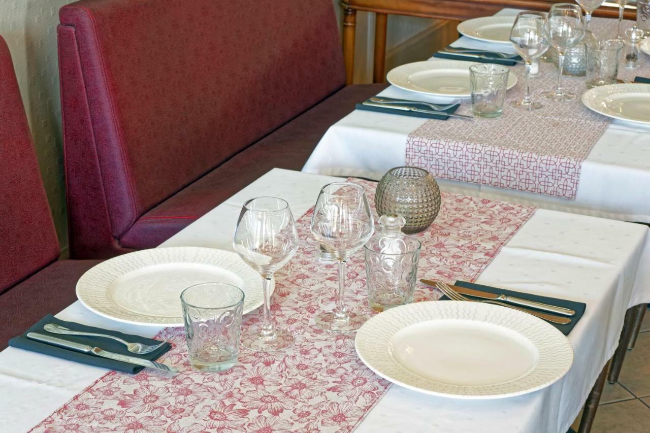 Contact Hotel Du Commerce Et Son Restaurant Cote A Cote Autun ภายนอก รูปภาพ